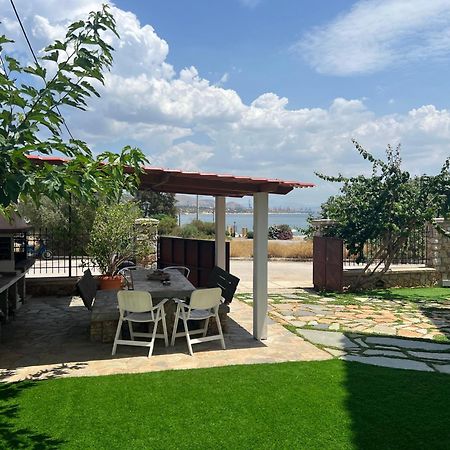 Apartment In Salamina With Garden & Sea View Selinia ภายนอก รูปภาพ