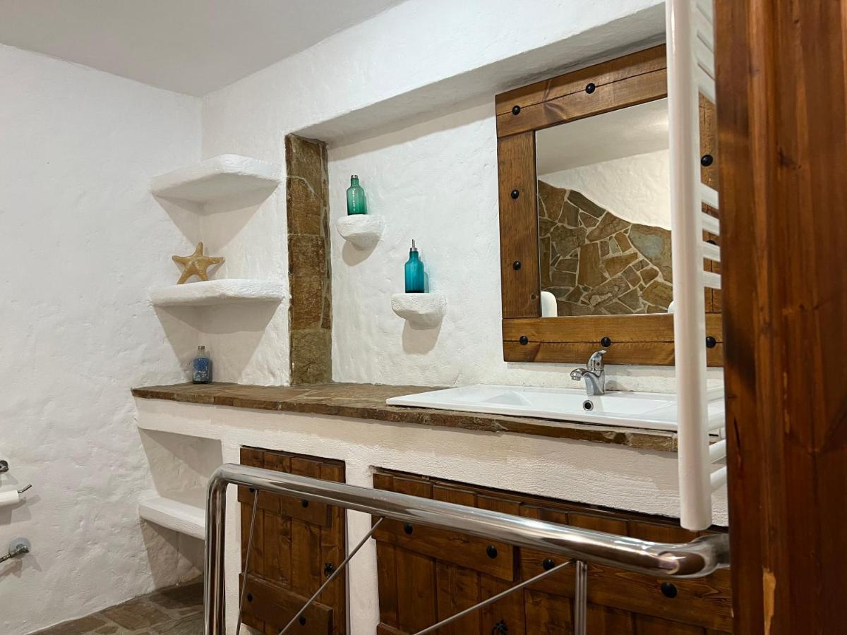 Apartment In Salamina With Garden & Sea View Selinia ภายนอก รูปภาพ