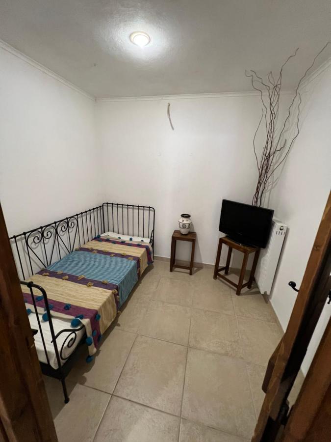 Apartment In Salamina With Garden & Sea View Selinia ภายนอก รูปภาพ