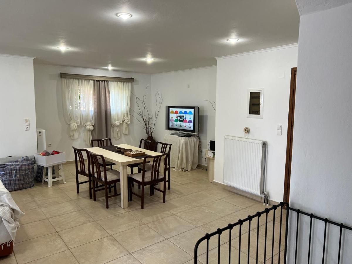 Apartment In Salamina With Garden & Sea View Selinia ภายนอก รูปภาพ