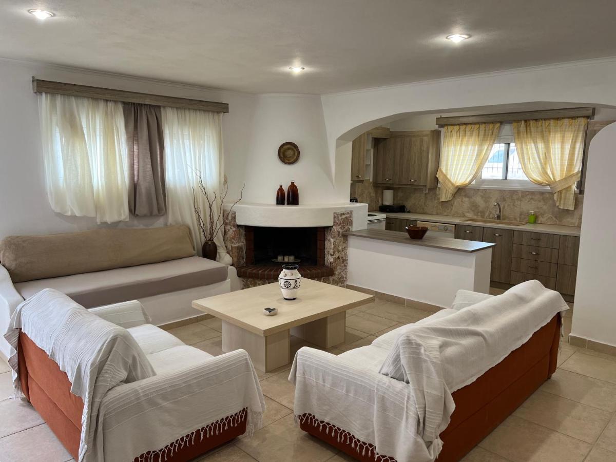 Apartment In Salamina With Garden & Sea View Selinia ภายนอก รูปภาพ