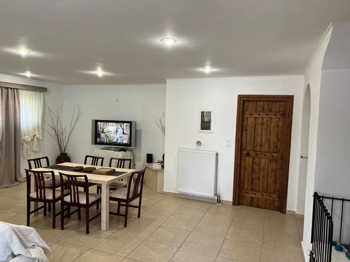 Apartment In Salamina With Garden & Sea View Selinia ภายนอก รูปภาพ