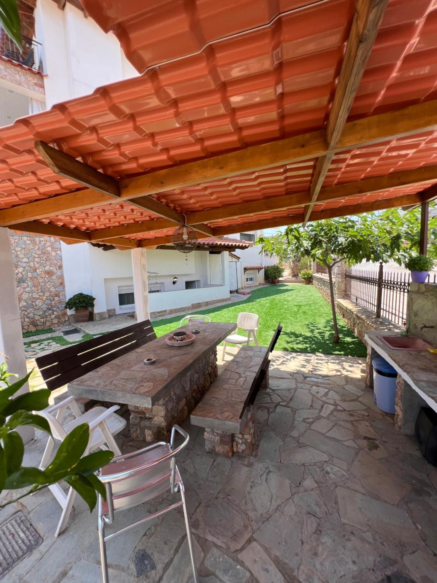 Apartment In Salamina With Garden & Sea View Selinia ภายนอก รูปภาพ